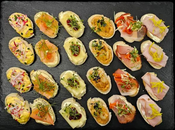 Produktbild von Canapés Box Mix ( 24 Stk ) (Weissbrot)