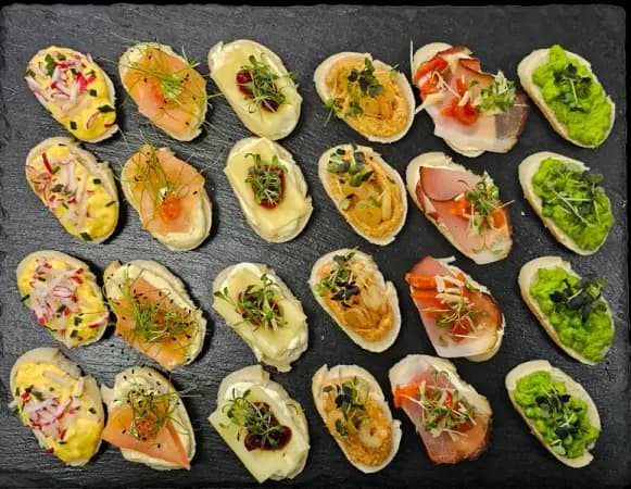 Produktbild von Canapés Box Mix Schweinefleischfrei ( 24 Stk ) (Vollkorn)